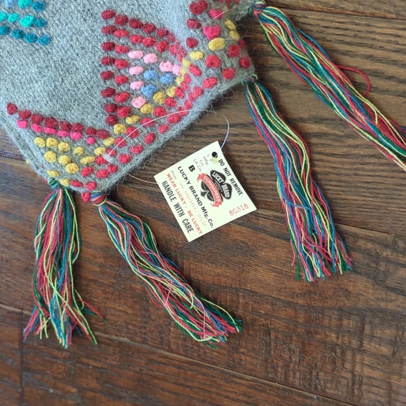 LUCKY BRAND I NWT Grey Scarf with Colorful Embroidered Diamond Pattern & Tassels - Picture 8 of 10